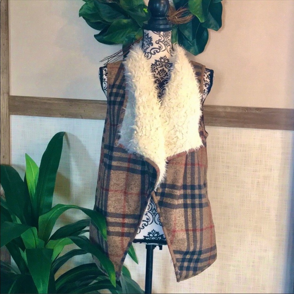 Classic Famous Plaid Print Sherpa Vest - Picture 8 of 8